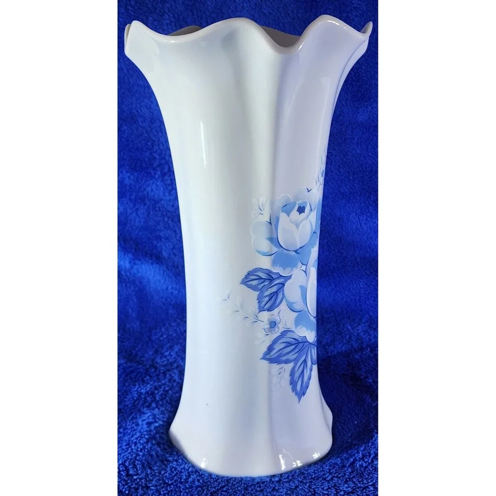 Beautiful Vintage 10.5 inches Seizan Vase with Blue and White Flowers